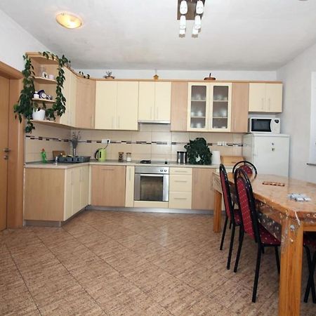 4 Bedroom Apartment In טיסנו מראה חיצוני תמונה