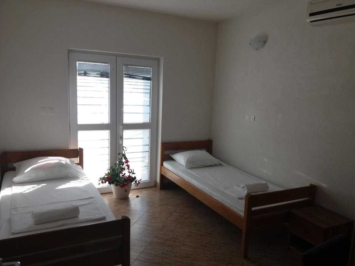 4 Bedroom Apartment In טיסנו מראה חיצוני תמונה